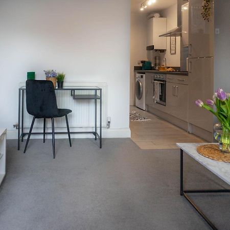 1 Bed House At Velvet Serviced Accommodation Swansea With Free Parking & Wifi - Sa1 Exterior foto