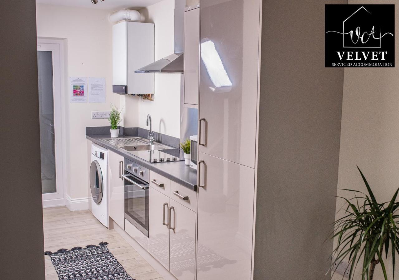 1 Bed House At Velvet Serviced Accommodation Swansea With Free Parking & Wifi - Sa1 Exterior foto