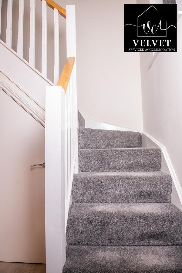 1 Bed House At Velvet Serviced Accommodation Swansea With Free Parking & Wifi - Sa1 Exterior foto