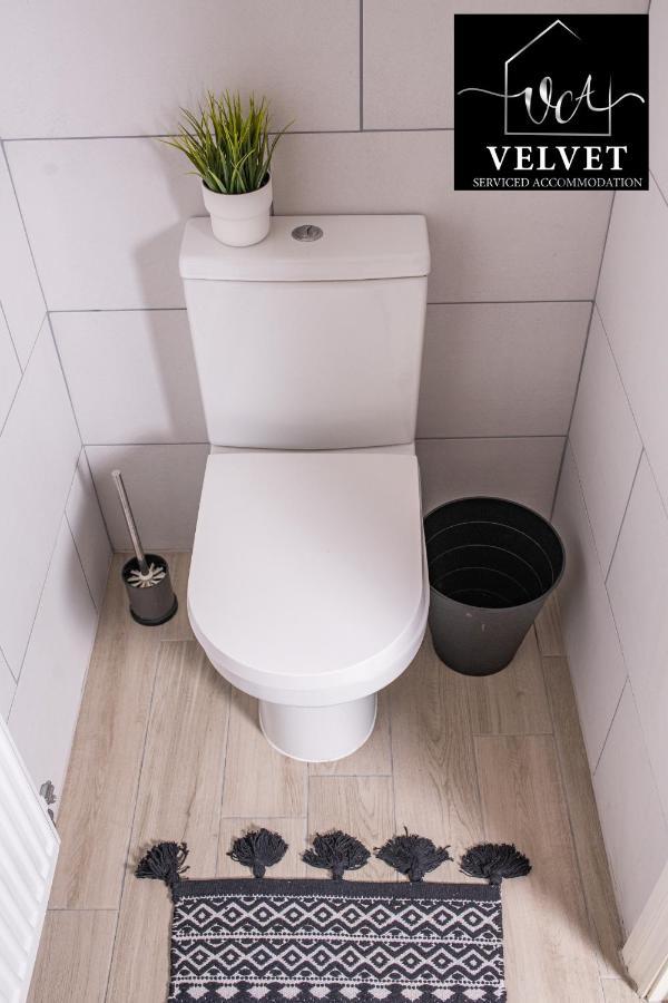1 Bed House At Velvet Serviced Accommodation Swansea With Free Parking & Wifi - Sa1 Exterior foto